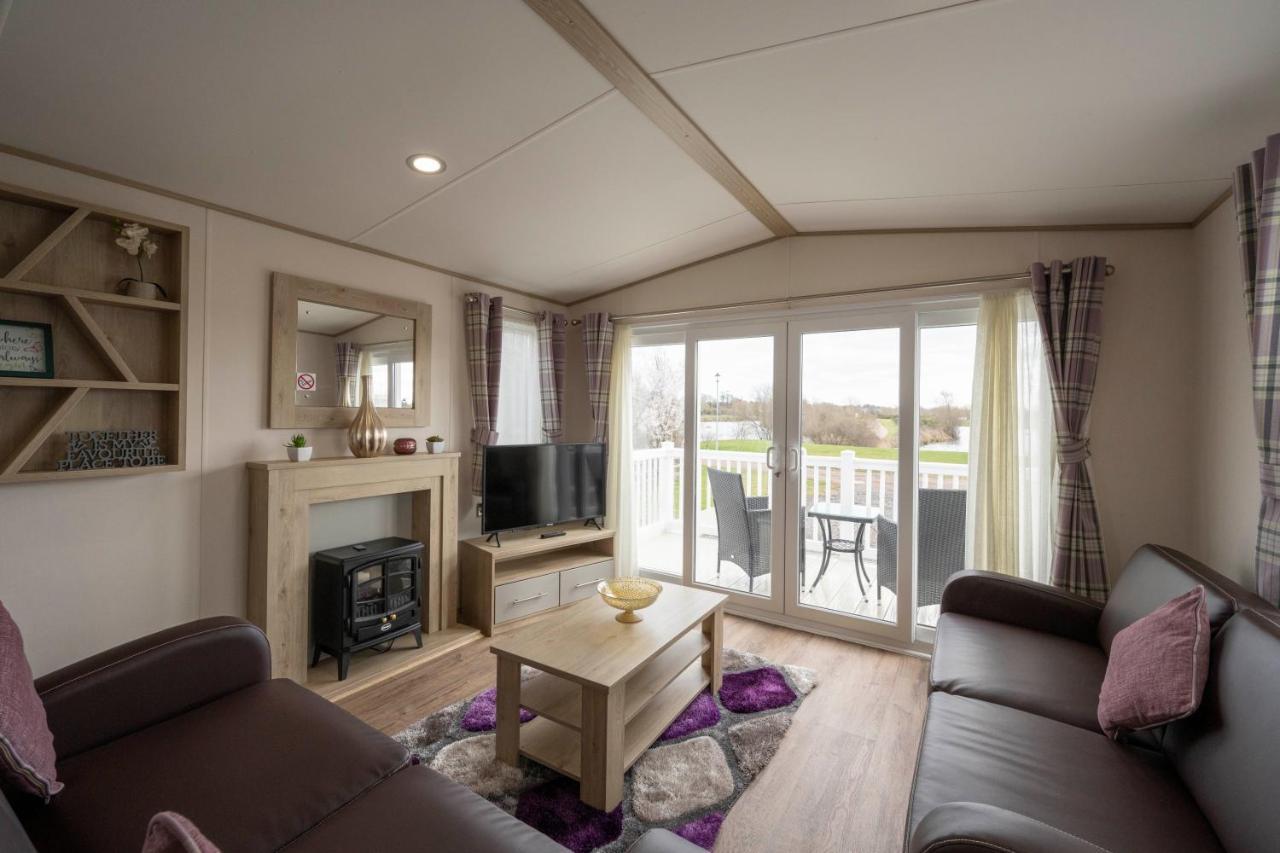 Hallcroft Fishery And Holiday Park Retford Exterior photo